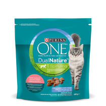 PURINA ONE DUAL NATURE mit Spirulina für ausgewachsene Katzen reich an Lachs