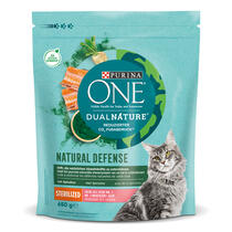 PURINA ONE DualNature NATURAL DEFENSE Sterilcat mit Spirulina & Lachs Vorderansicht